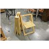 Image 2 : 4 MAPLE FOLDING CHAIRS