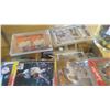Image 2 : LOT OF VINTAGE BASEBALL CARDS AND JAR OF MARBLES