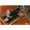 Image 2 : VINTAGE SINGER TABLE TOP SEWING MACHINE