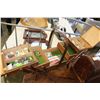 Image 2 : EXPANDING WOOD SEWING CASE WITH CONTENTS