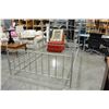 Image 1 : METAL QUEENSIZE BEDFRAME