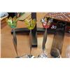 Image 2 : BOX OF VASES AND GLASS FLOWERS