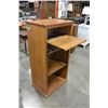 Image 3 : OAK BOOKSHELF