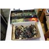 Image 1 : LORD OF THE RINGS ACTION FIGURES AND CARRY CASE