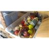 Image 1 : TOTE OF PIGGY BANKS ARTIFICIAL FRUIT AND COLLECTIBLES