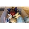 Image 2 : TOTE OF PIGGY BANKS ARTIFICIAL FRUIT AND COLLECTIBLES