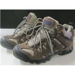 Women's Red Head Hikers/walking shoes size 7