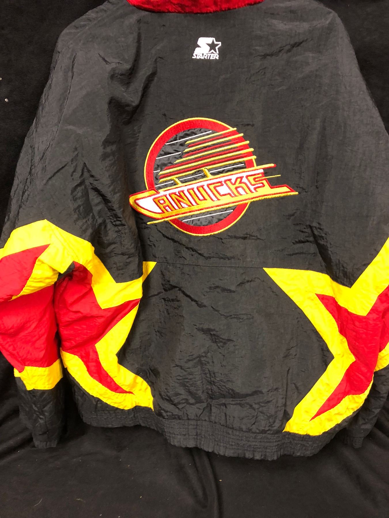 VINTAGE VANCOUVER CANUCKS STARTER JACKET (LARGE)