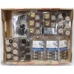 FLAT OF SHOWER CURTAIN HOOKS