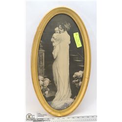 GILD FRAMED BLACK AND WHITE PICTURE WITH MOM AND