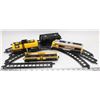 Image 1 : CATERPILLAR TRAIN AND TRACK (COMPLETE SET)