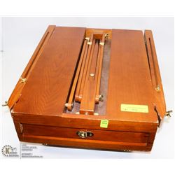 COLLAPSIBLE ARTIST EASEL.