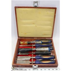 CHISEL SET IN BOX