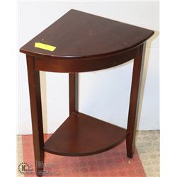 BROWN WOOD 2-TIER CORNER TABLE
