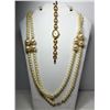 Image 1 : 22 - FAUX PEARL & GOLD TONE SUITE