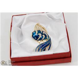 VINTAGE ENAMELED RHINESTONE BROOCH