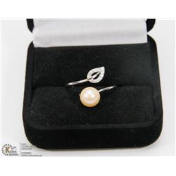 GENUINE FRESHWATER PEARL LEAF MOTIF RING