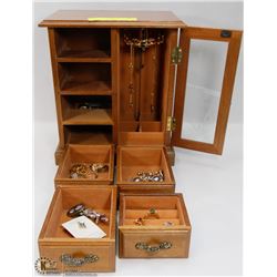 VINTAGE MUSICAL JEWELRY BOX FULL OF CONTENTS