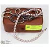 Image 1 : LEATHER CASE WITH 4 PEARL NECKLACES DIFFERENT