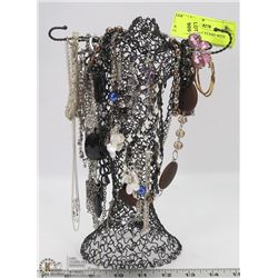 WIRE JEWELLERY STAND WITH CONTENTS.