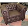 Image 1 : BROWN OVERSIZED ARM CHAIR