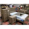 Image 1 : 8PC QUEEN SIZE BEDROOM SET INCL HEADBOARD, FOOT