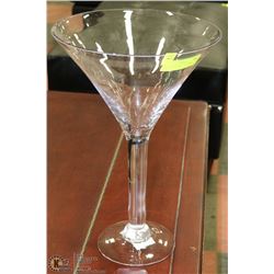 LARGE DECORATIVE MARTINI GLASS