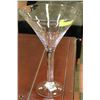 Image 1 : LARGE DECORATIVE MARTINI GLASS