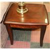 Image 1 : WOOD ACCENT END TABLE 22X21X19