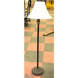 FLOOR STANDING LAMP WITH SHADE