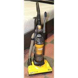 EUREKA HOUSE VAC WITH ATTACHMENTS.