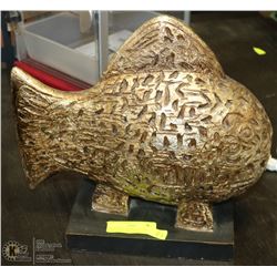 SHOWHOME DECORATIVE GOLD LEAF FISH STATUE 15 X 13