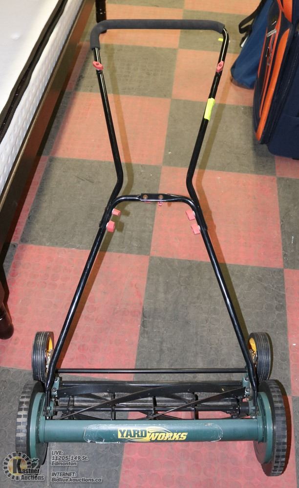 Yardworks Manual Push Lawnmower