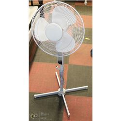 MAINSTAYS 16" OSCILLATING STAND UP FAN