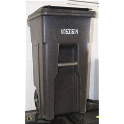 TOTER BIN WITH LID & WHEELS 120L (32GAL).