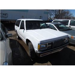 1992 WHITE CHEVY BLAZER S SERIES 4DR-IGNCS13Z29N2150148 Salvage