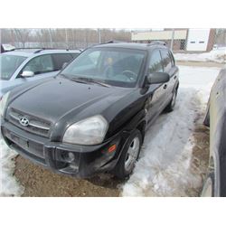 2005 HYANDI TUSCON GL 2 WH DR-KM8JM12B35U170037 Salvage