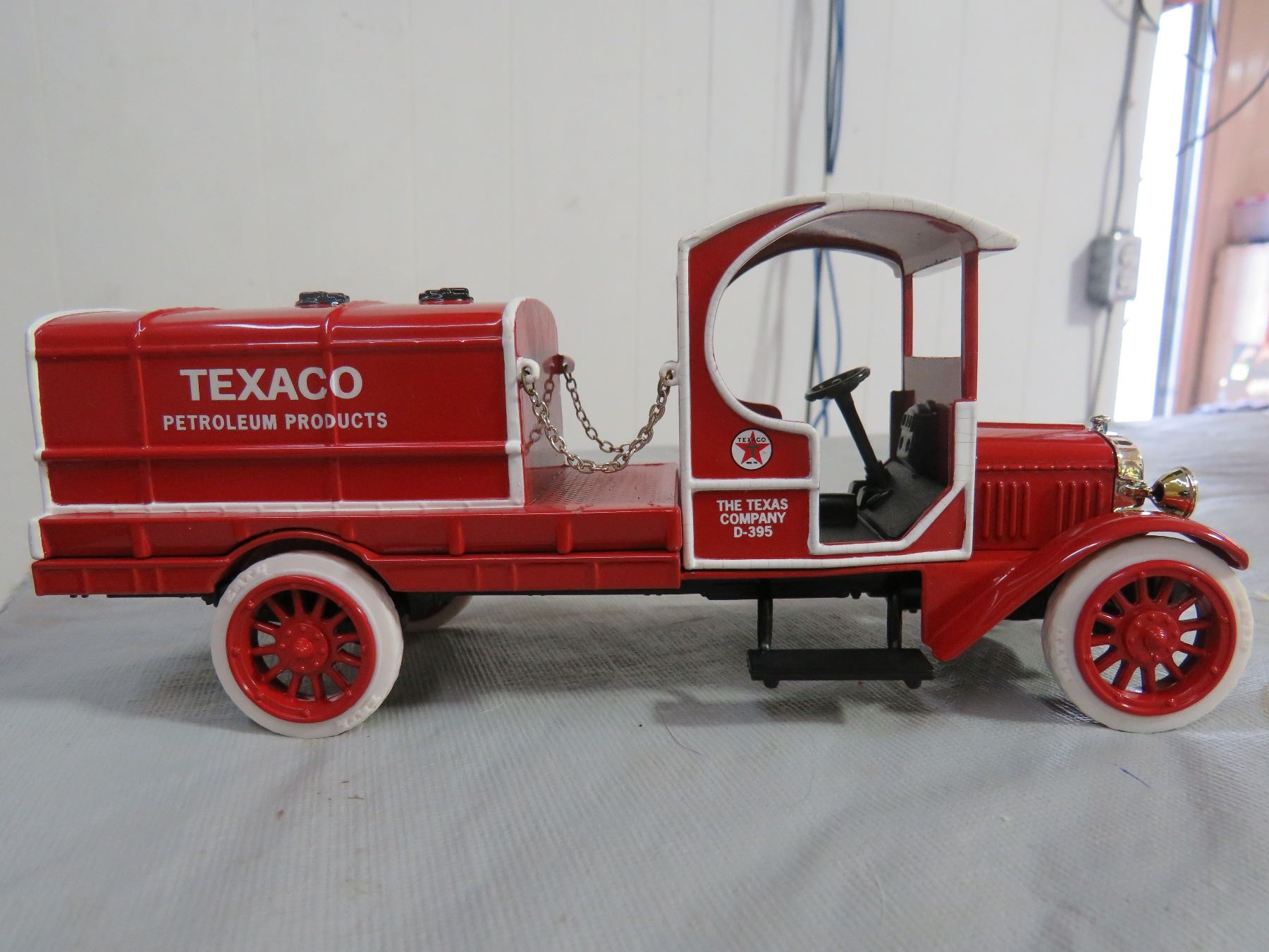 Ertl CollectiblesTexaco 1919 GMC Tanker Truck Collector Series17 Coin Bank