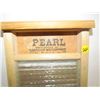 Image 2 : 17x9 Pearl Manufactured by Canadian Wood. Co. Wash Board
