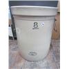Image 1 : 8 gallon medalta crock-no cracks