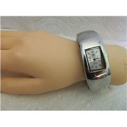 WATCH - WITH SPRINGE BAND