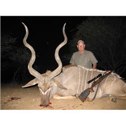 TA - 6 KUVHIMA SAFARIS, South Africa