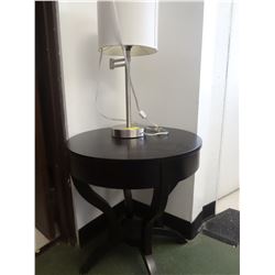 Rounda Table With Lamp