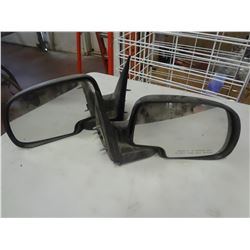 Pair of GMC /CHEV MIRRORS 2006 MODEL