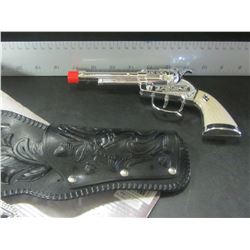 New Western Replica Die Cast Metal cowboy 6 shooter / shoots roll caps