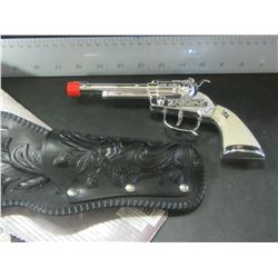 New Western Replica Die Cast Metal cowboy 6 shooter / shoots roll caps