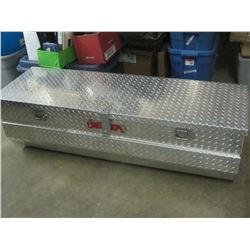 Truck Aluminum Tool Box in Excellent condition with KEYS