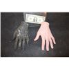 Image 1 : SPIDER-MAN MANNEQUIN URETHANE ARMATURED HANDS BOTH LEFT