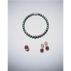 A SINGLE STRAND TAHITIAN CULTURED PEARL NECKLACE