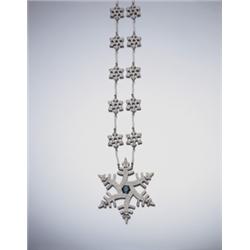 A PLATINUM, DIAMOND AND TOURMALINE PENDANT NECKLACE